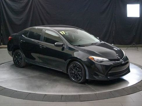 Used 2017 Toyota Corolla LE image 2