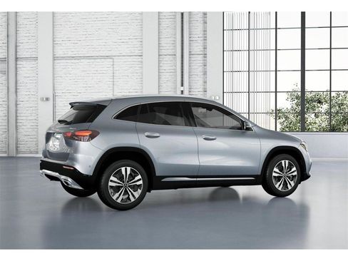 New 2025 Mercedes-Benz GLA 250 4MATIC image 19