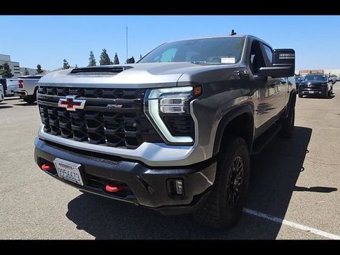 Used 2024 Chevrolet Silverado 2500 ZR2 AWD/4WD image 3