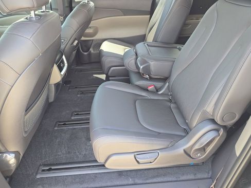 New 2026 Kia Carnival EX FWD image 17