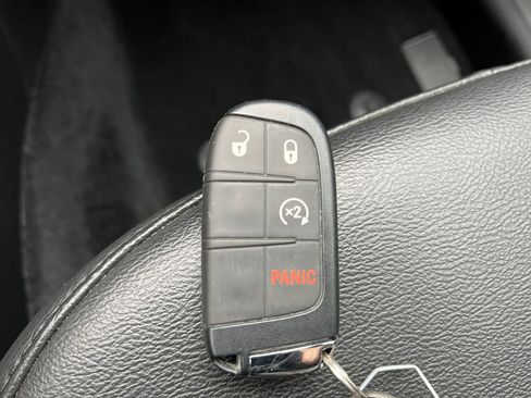 Used 2025 Jeep Compass Limited image 22