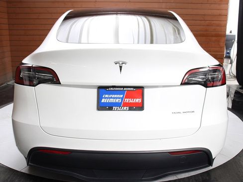 Used 2023 Tesla Model Y Long Range image 7