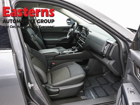 Used 2024 Nissan Pathfinder SV AWD/4WD image 23