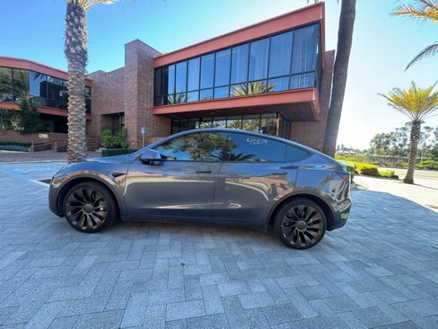 Used 2024 Tesla Model Y Performance AWD/4WD image 9