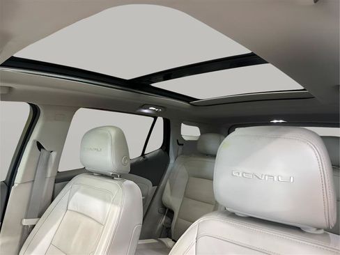 Used 2018 GMC Terrain Denali w/ Advanced Safety Package AWD/4WD image 11