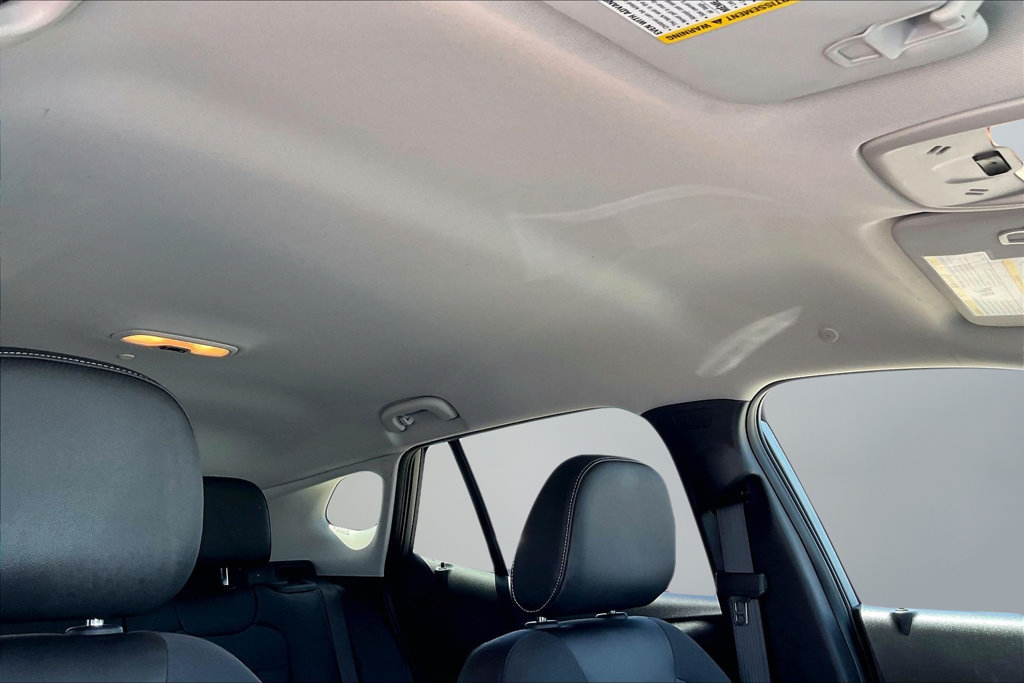 Used 2025 Chevrolet Trax LT FWD image 16
