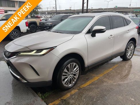 Used 2022 Toyota Venza XLE AWD/4WD image 1