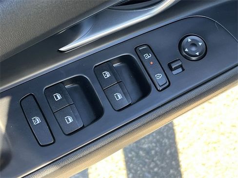Used 2024 Hyundai Elantra Limited image 19