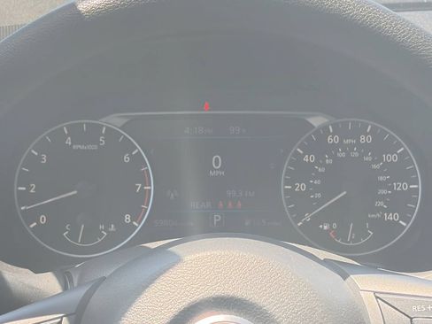 Used 2024 Nissan Altima 2.5 SV FWD image 14