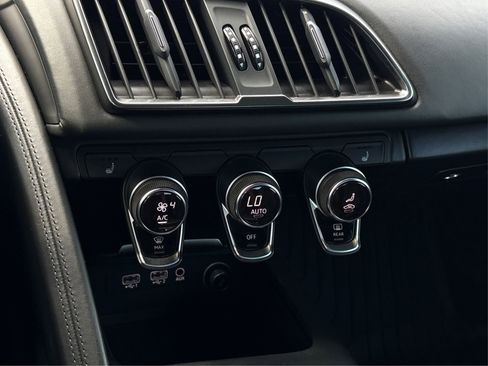 Used 2017 Audi R8 V10 w/ Carbon Exterior Package image 22