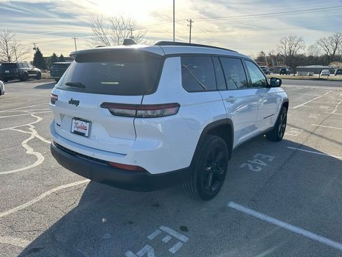 Used 2023 Jeep Grand Cherokee L Laredo image 9