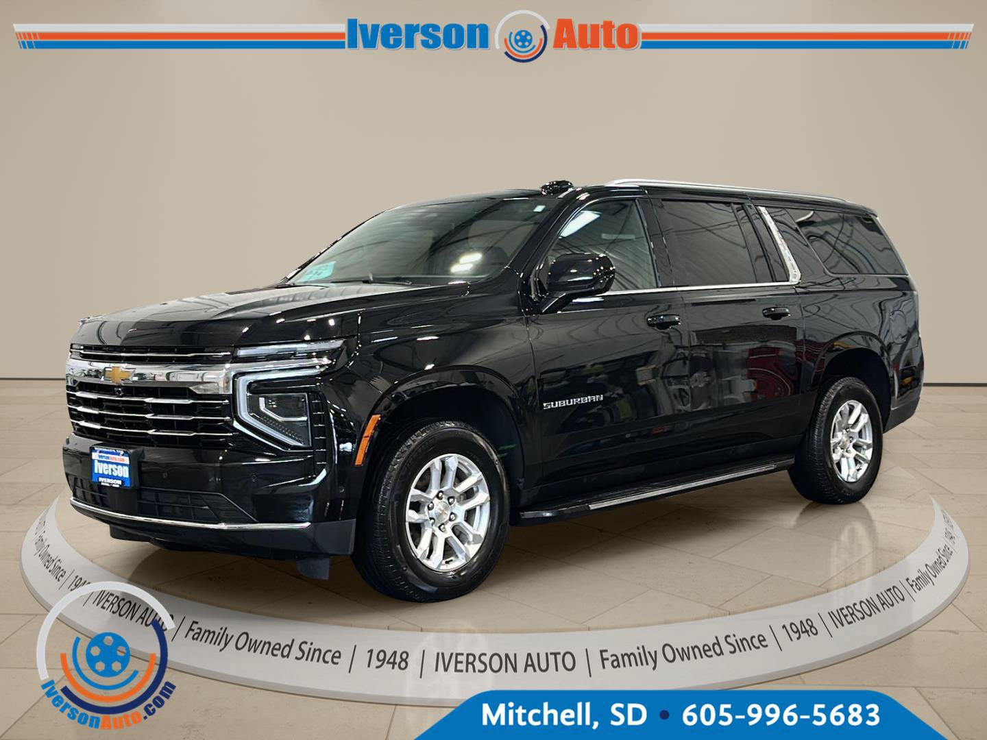 Used 2025 Chevrolet Suburban LT AWD/4WD image 3
