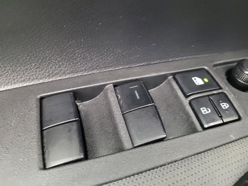 Used 2022 Toyota Corolla LE FWD image 27