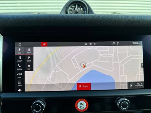 Certified 2026 Porsche Macan AWD/4WD image 31
