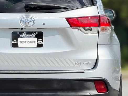 Used 2019 Toyota Highlander Plus w/ Protection Package #3 AWD/4WD image 17