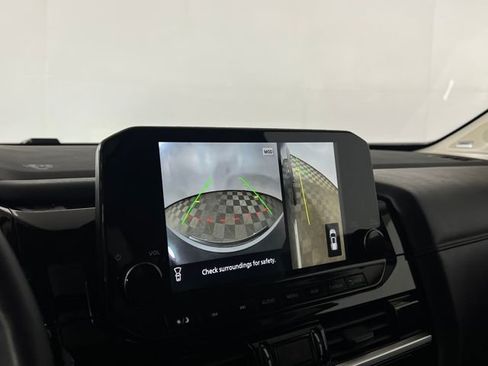 Used 2024 Nissan Pathfinder Platinum image 21