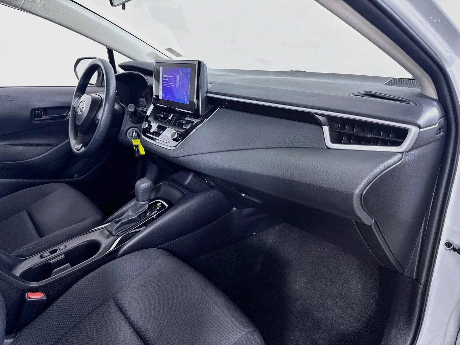 Used 2025 Toyota Corolla LE FWD image 27