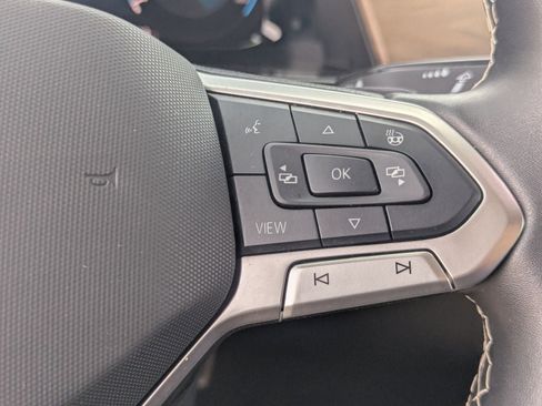 Used 2025 Volkswagen Atlas SE image 28