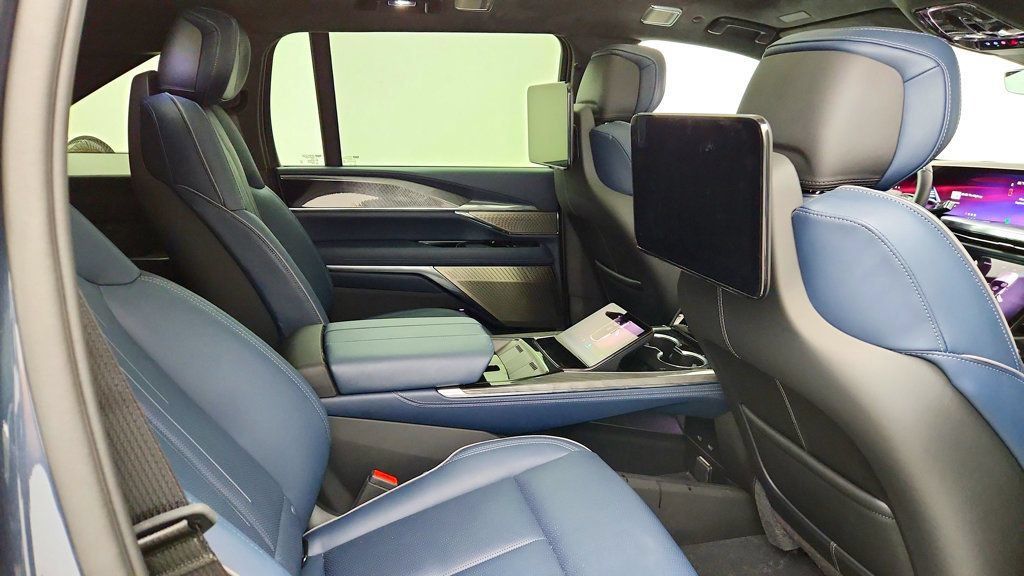Used 2026 Cadillac Escalade IQ Luxury 2 AWD/4WD image 25