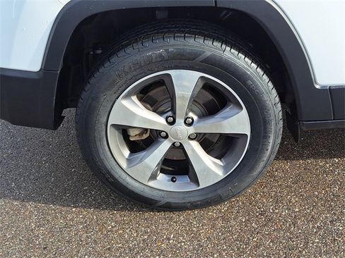 Used 2020 Jeep Cherokee Limited image 5