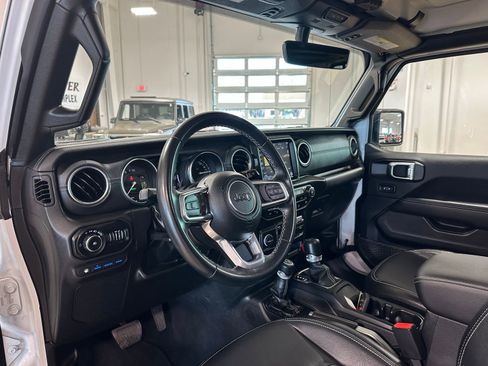 Used 2022 Jeep Wrangler Unlimited Sahara image 14