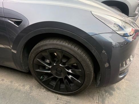 Used 2021 Tesla Model Y Long Range image 4