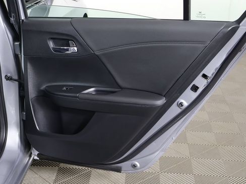 Used 2017 Honda Accord EX image 23