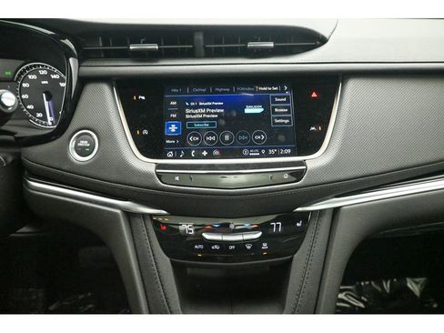 Used 2025 Cadillac XT6 Luxury image 15