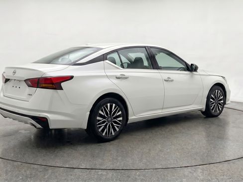 Used 2025 Nissan Altima 2.5 SV FWD image 9