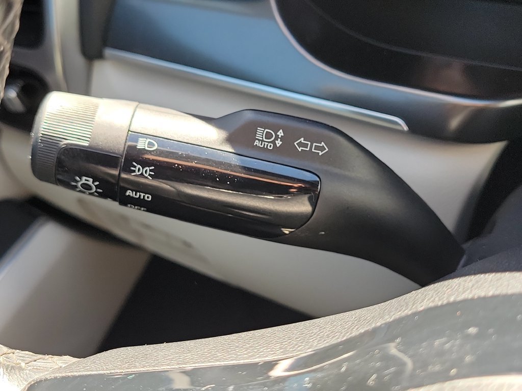 Certified 2022 Kia Sorento S FWD image 11