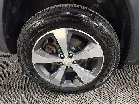 Used 2019 Jeep Cherokee Limited AWD/4WD image 14