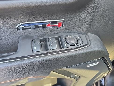 Used 2024 GMC Sierra 1500 AT4 w/ Technology Package AWD/4WD image 9