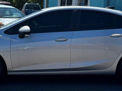 Used 2017 Chevrolet Cruze LS FWD image 5