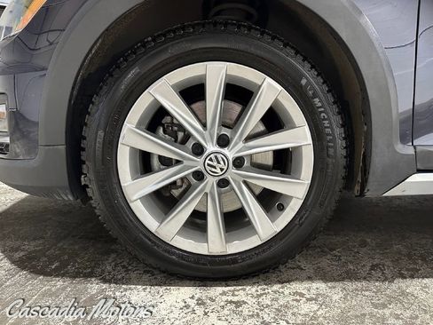 Used 2017 Volkswagen Golf Alltrack AWD/4WD image 27