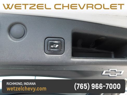 Used 2020 Chevrolet Equinox LT FWD image 22