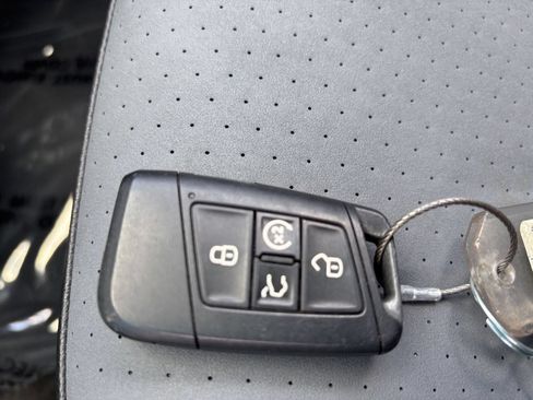 Used 2025 Volkswagen Jetta SE FWD image 24