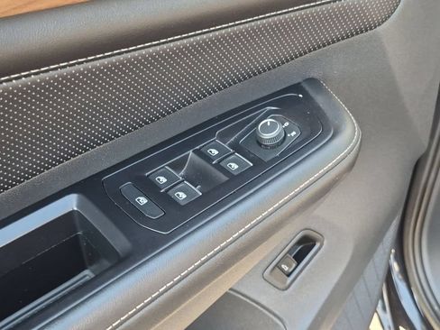Used 2025 Volkswagen Atlas SE FWD image 13