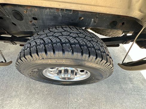 Used 2004 GMC Sierra 2500 SLT w/ Skid Plate Package AWD/4WD image 17