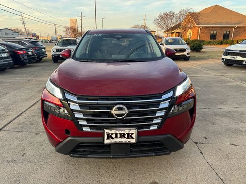 Used 2024 Nissan Rogue SV image 8