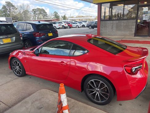 Used 2017 Toyota 86 image 7