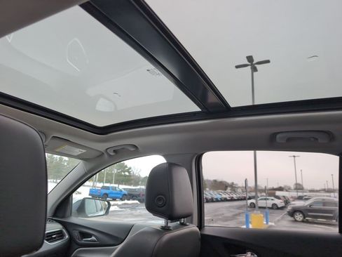 Used 2018 Chevrolet Equinox Premier image 15