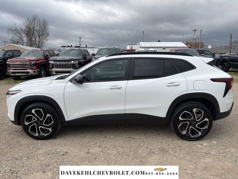 Used 2024 Chevrolet Trax RS w/ Sunroof Package image 2