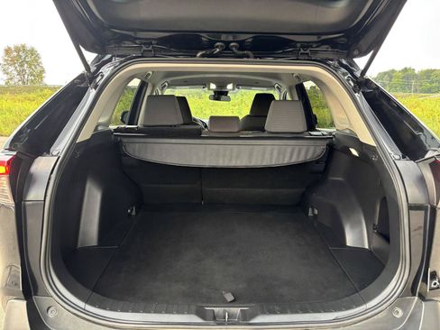 Used 2025 Toyota RAV4 XLE AWD/4WD image 13