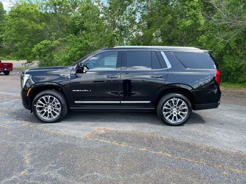 New 2026 GMC Yukon Denali w/ Denali Reserve Package AWD/4WD image 2
