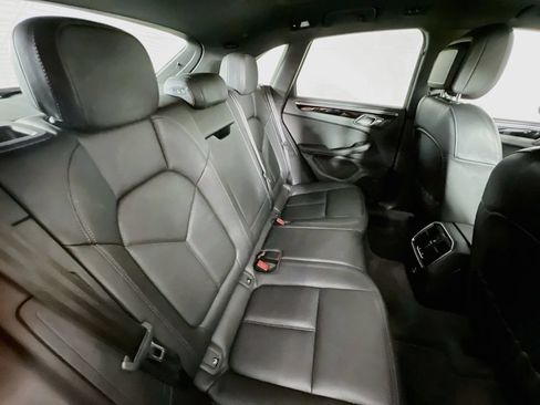 Certified 2023 Porsche Macan AWD/4WD image 29