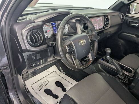 Used 2020 Toyota Tacoma TRD Sport AWD/4WD image 12