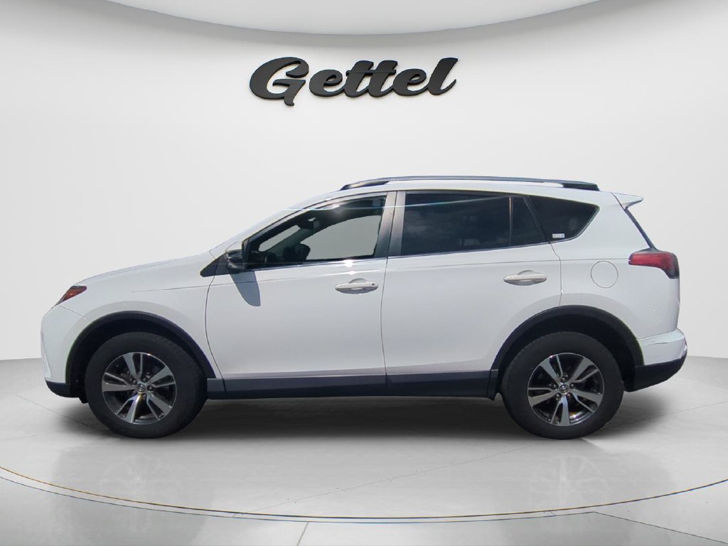 Used 2017 Toyota RAV4 XLE FWD image 8