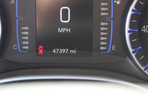Used 2019 Chrysler Pacifica Touring Plus w/ Tire & Wheel Group FWD image 19