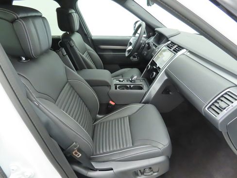 Used 2024 Land Rover Discovery Dynamic SE image 20