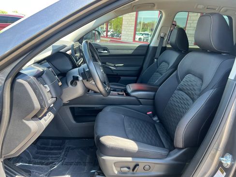 Used 2022 Nissan Pathfinder SV AWD/4WD image 10